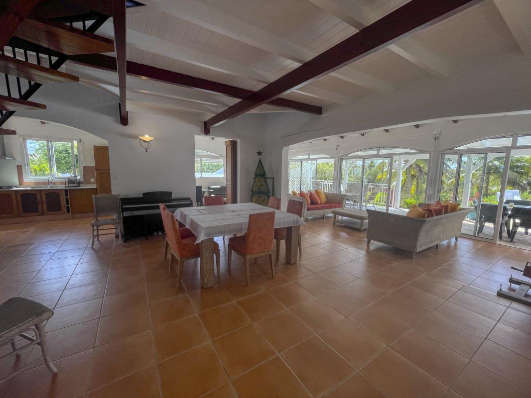 17.Location villa piscine sainte anne guadeloupe_Salle à manger
